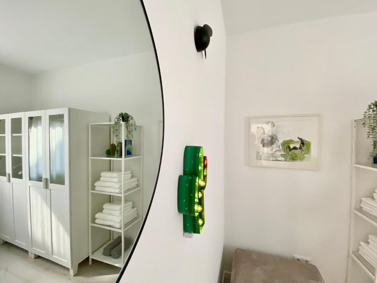 Modernes Apartment, Terrasse Und Garten Am Lilienthalpark Im Suedwesten Berlins Exterior photo